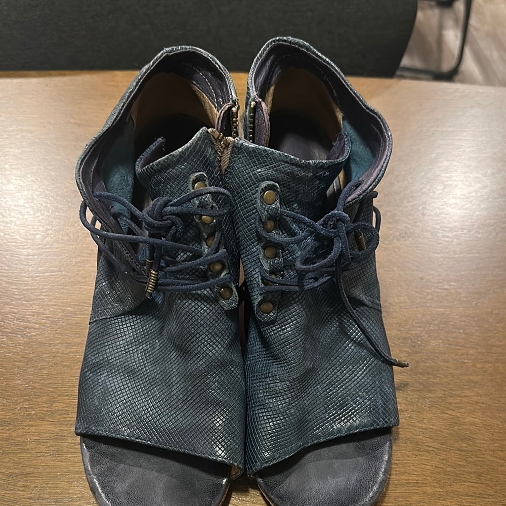 AS 98 Blue Casual Sandals with Durable Design